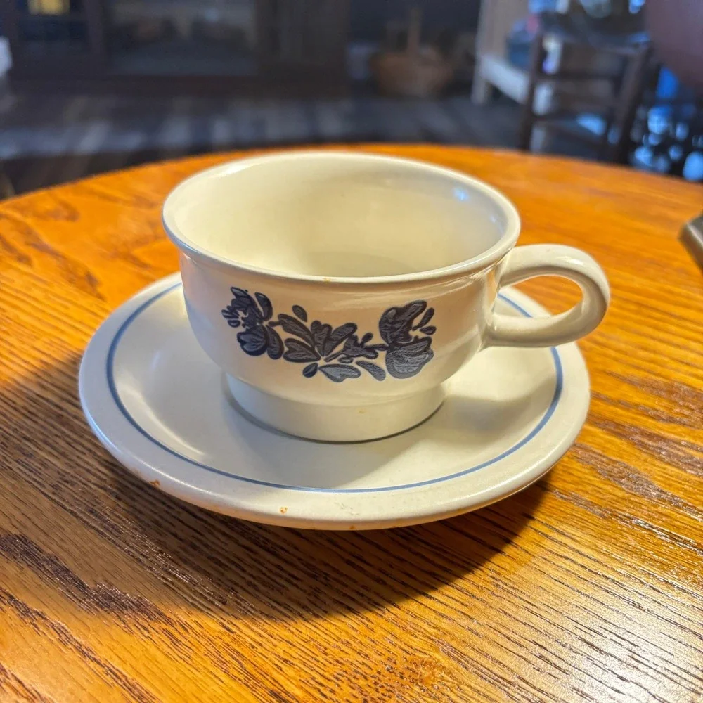 Pfaltzgraff Yorktowne Blue Floral Stoneware Tea Cup and Saucer Set Vintage 7-1